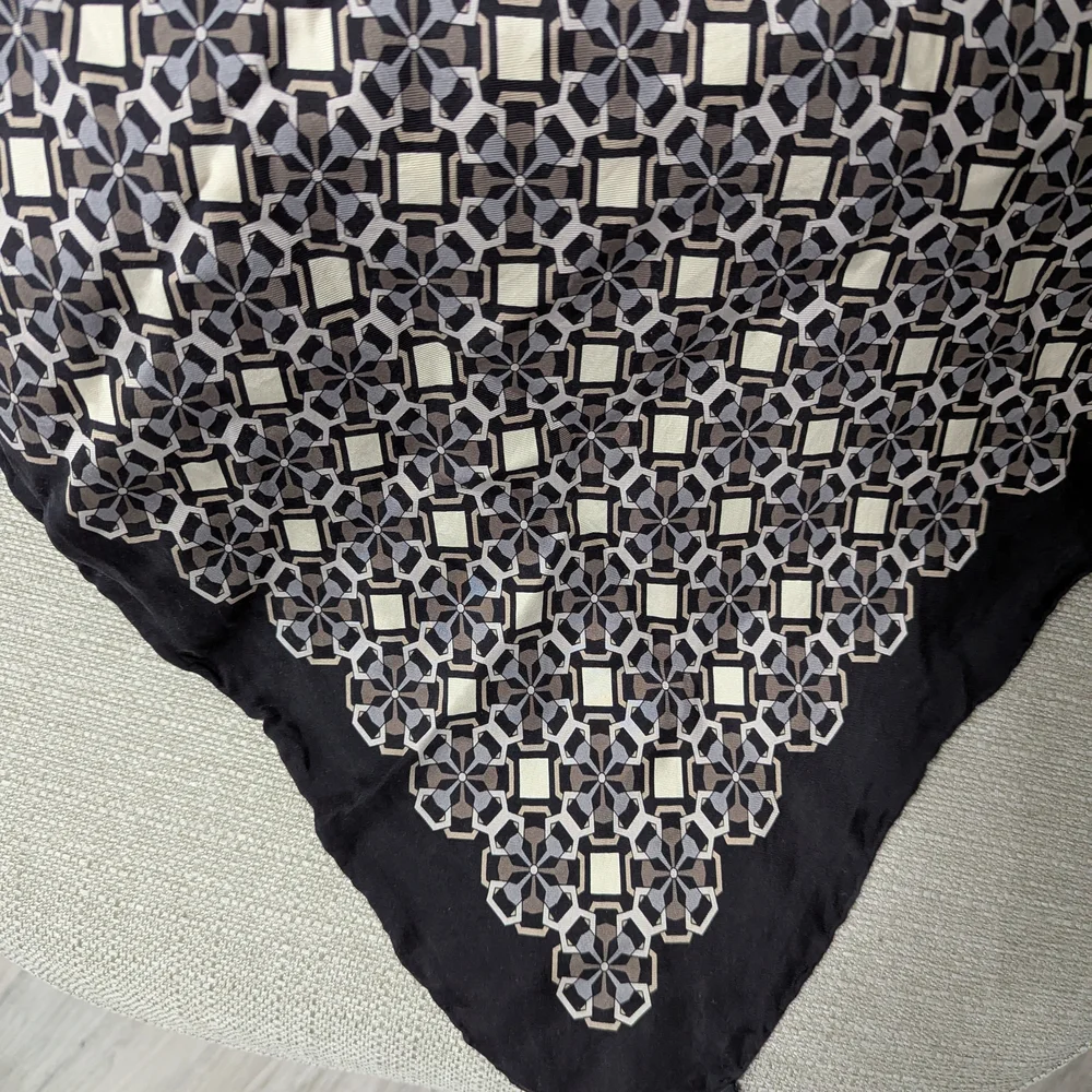 Gucci Black Geometric Pattern Scarf
